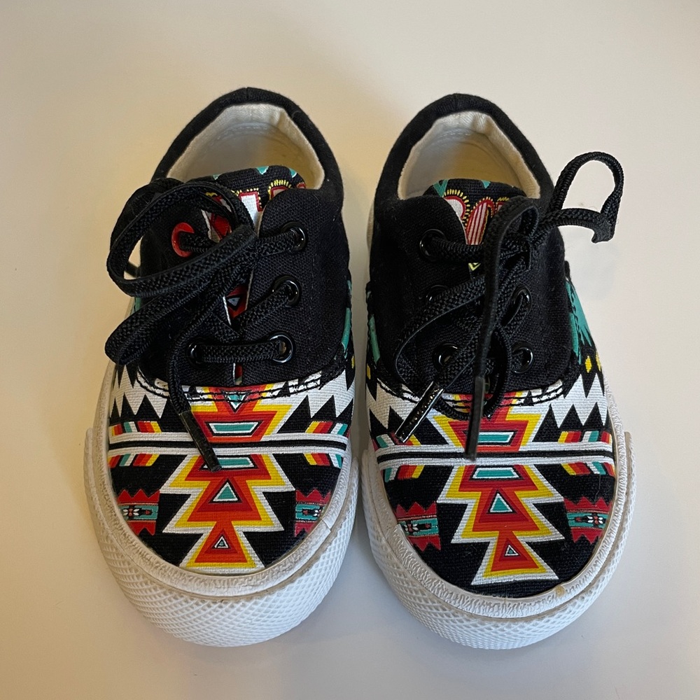 New (Without Box) Bucketfeet Canvas Shoes - Size 4 Toddler